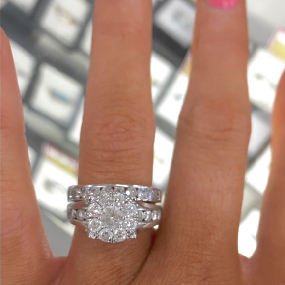 Littmans diamond engagement ring - Picture 3 of 3